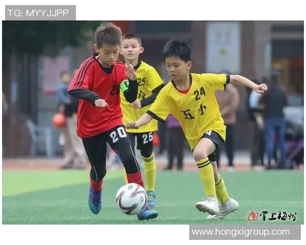 小学足球赛精彩瞬间集锦让孩子们在绿茵场上尽情挥洒汗水与激情 小学足球赛精彩瞬间集锦让孩子们在绿茵场上尽情挥洒汗水与激情